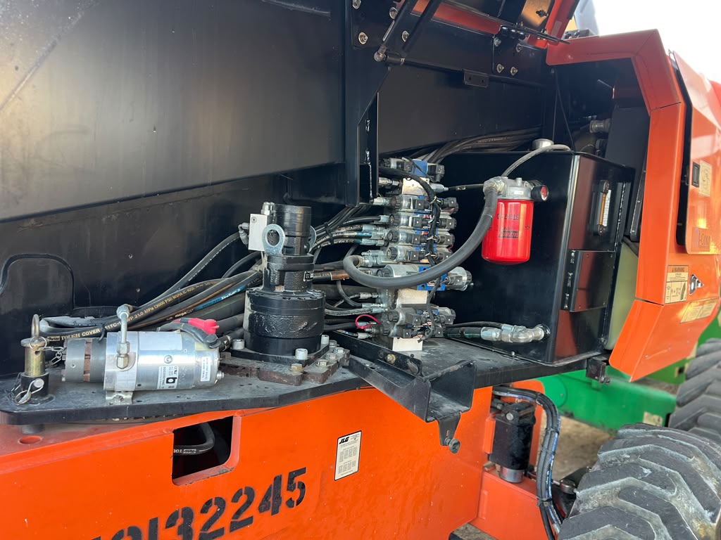 Articulated Boom Lift - View 2